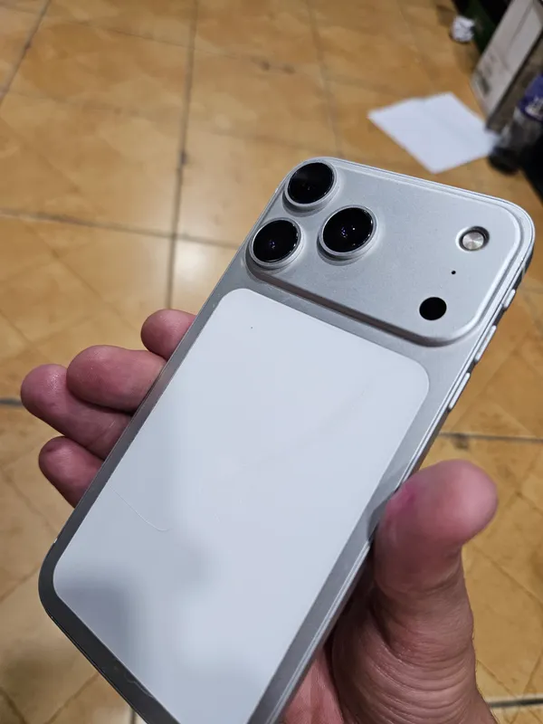 Iphone xr 17 pro korpusda 1