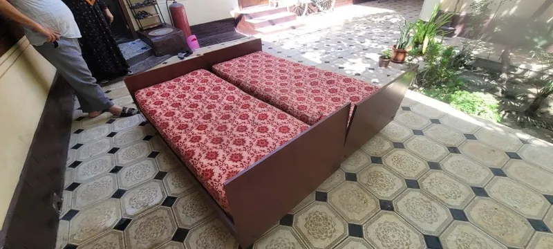 Divan ishlagan kam chligi yoq yahshi holatta ishlatsa boladi yana bema 1 Divan ishlagan kam chligi yoq yahshi holatta ishlatsa boladi yana bema 1