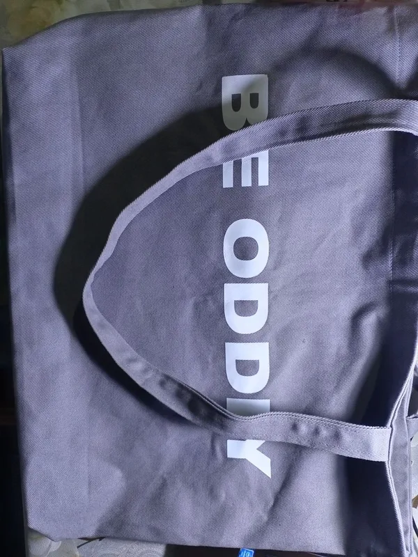 "Oddiiy" brendi kolleksiyasidan sifatli shopper