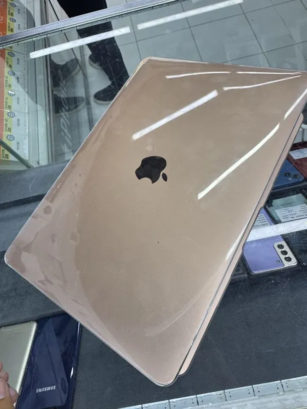 Makbook air 8/256 ёмкость норм состояния идеально — фото 2