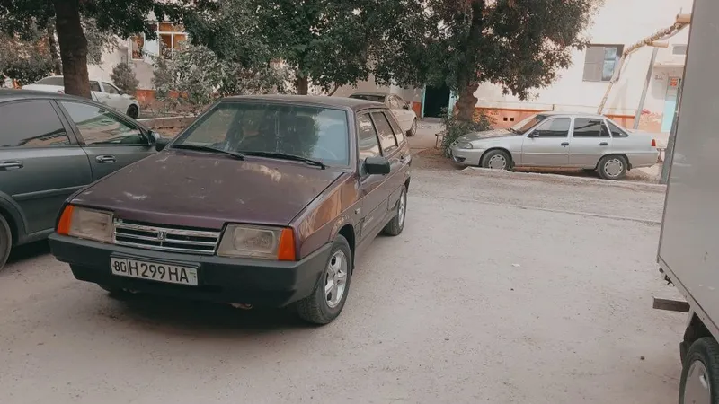 Lada 2109 в хорошем состоянии вишнёвого цвета — фото 1