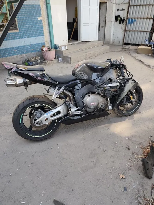 Honda CBR 1000. 05yil 1 Honda CBR 1000. 05yil 1