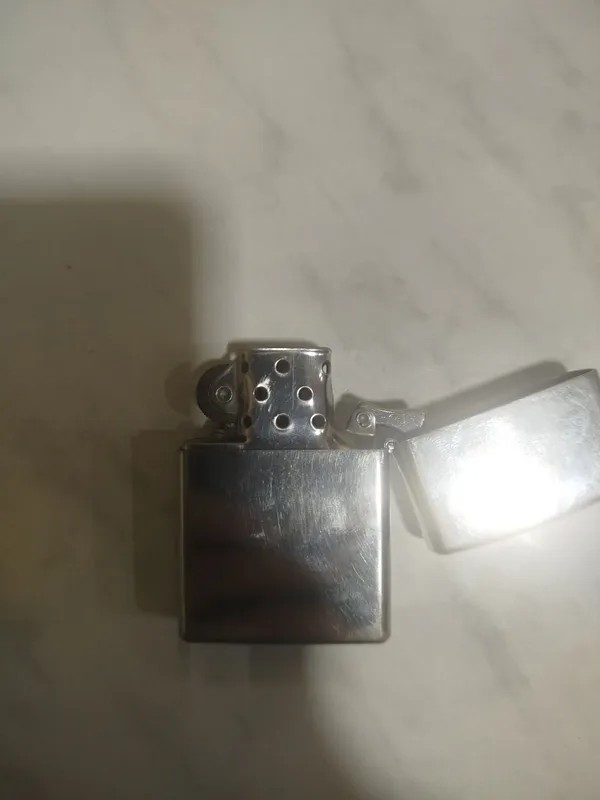 бензиновая зажигалка типа Zippo — фото 1