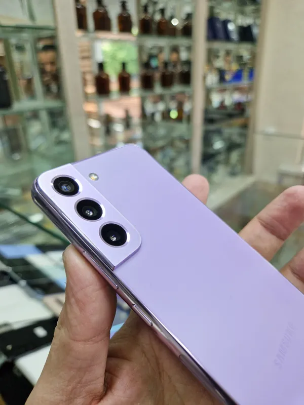 Samsung S22 5G (Snapdragon 8 Gen 1) 2