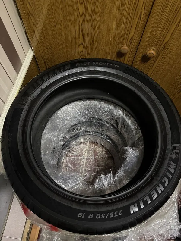 Michelin pilot sport 4 suv 235 50 r19 donasi 350$ 4 ta komplekt 1 Michelin pilot sport 4 suv 235 50 r19 donasi 350$ 4 ta komplekt 1