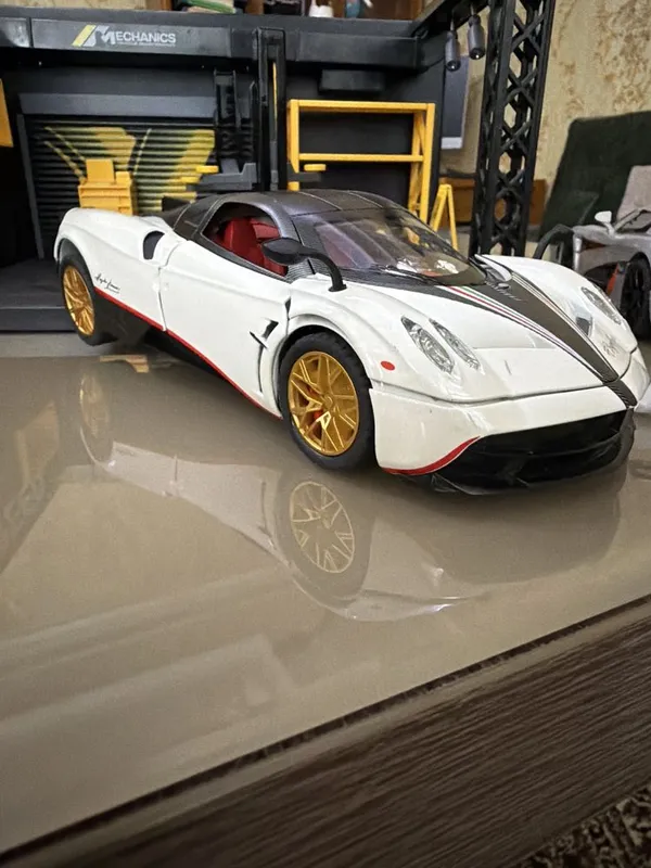 1:24 olchamdagi sifatli model mashina sotiladi 1:24 olchamdagi sifatli model mashina sotiladi