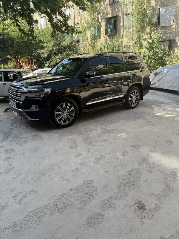 Tayota Land Cruiser 200 4.7 V8