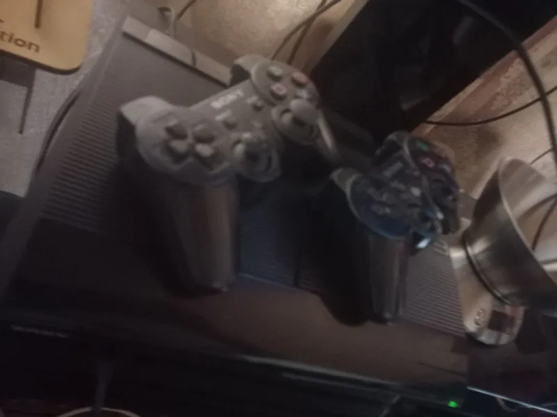 PS3 supper slim holati ideal 2 ta djoystik bor 40 o'yinlar yozilgan.. — фото 6
