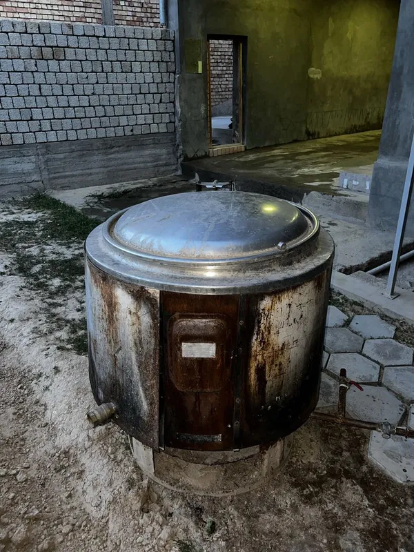 Sut qozon sotiladi