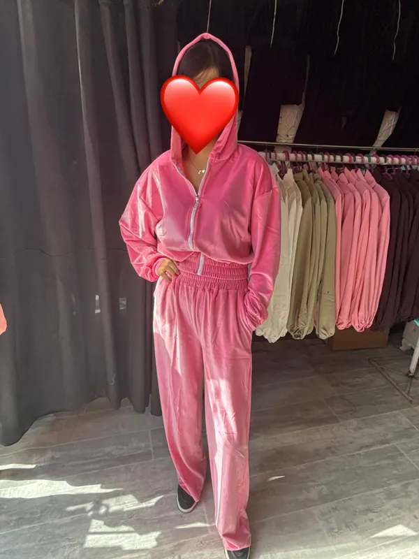 Продаётся женский костюм 3 Продаётся женский костюм 3