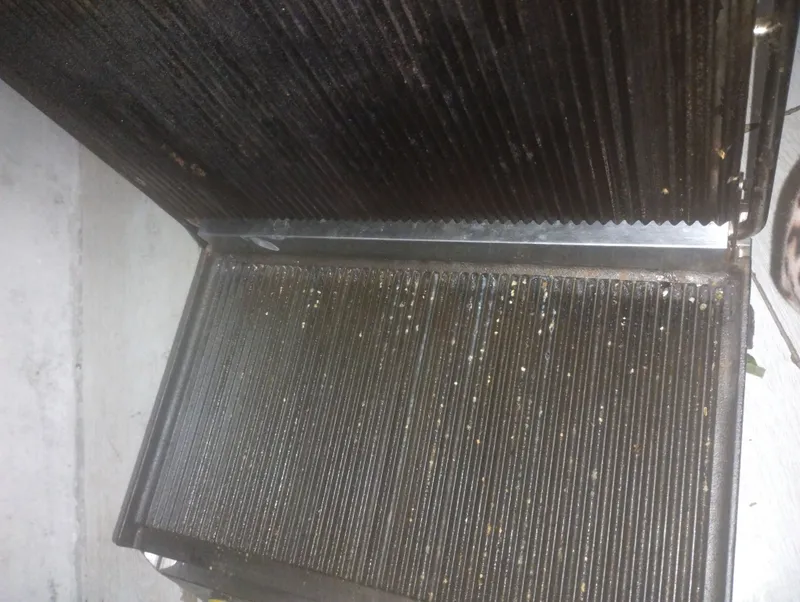 Toster 20 ta hod dog siğadi chugunni 4 oy ishlagan — фото 1