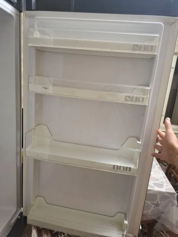 Продаётся Холодильник двухкамерный Artel 3 Продаётся Холодильник двухкамерный Artel 3