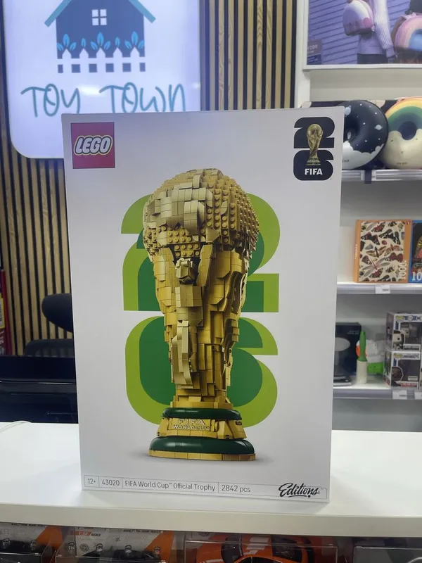 LEGO Editions - FIFA World Cup Official Trophy (43020) 1 LEGO Editions - FIFA World Cup Official Trophy (43020) 1