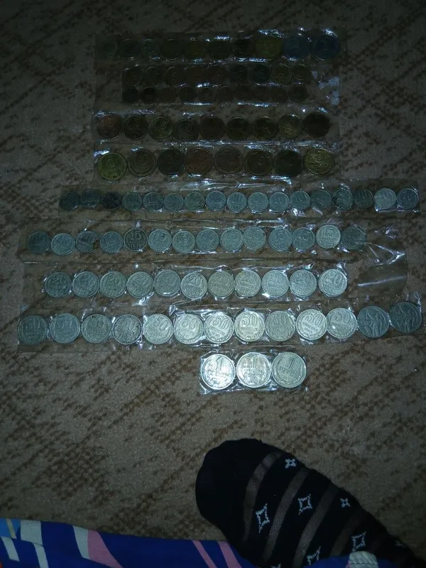 Продам старые монеты