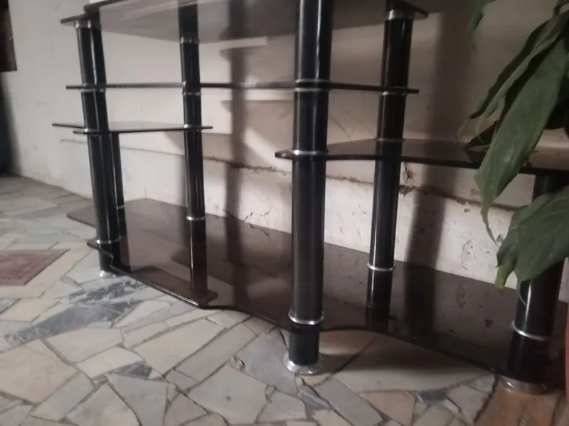 Oynali telvizor qoyadigon