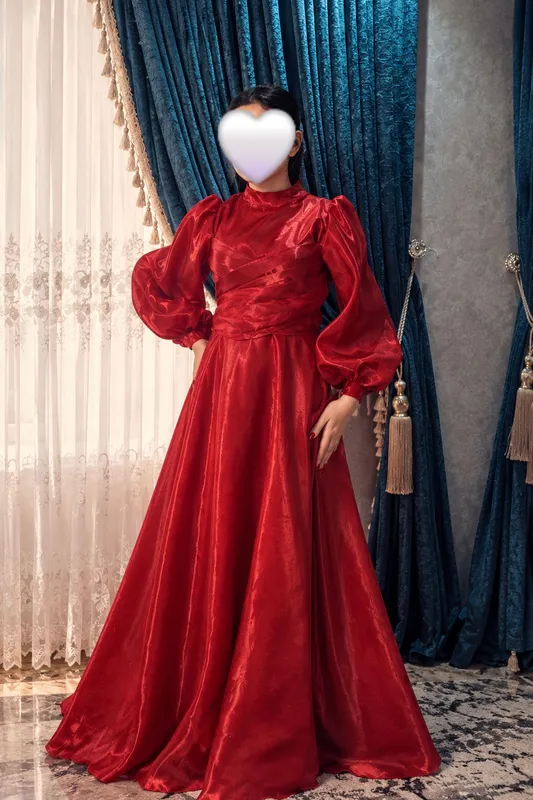 vecherniy koʻylak 1 marta kiyilgan holati yaxshi 2 vecherniy koʻylak 1 marta kiyilgan holati yaxshi 2