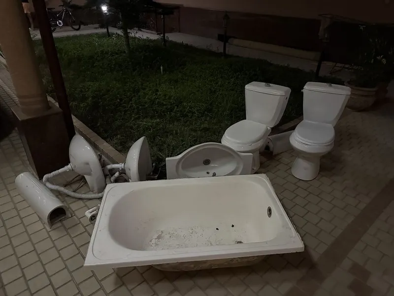 Unitaz Tualet rakvina vanna 1 Unitaz Tualet rakvina vanna 1