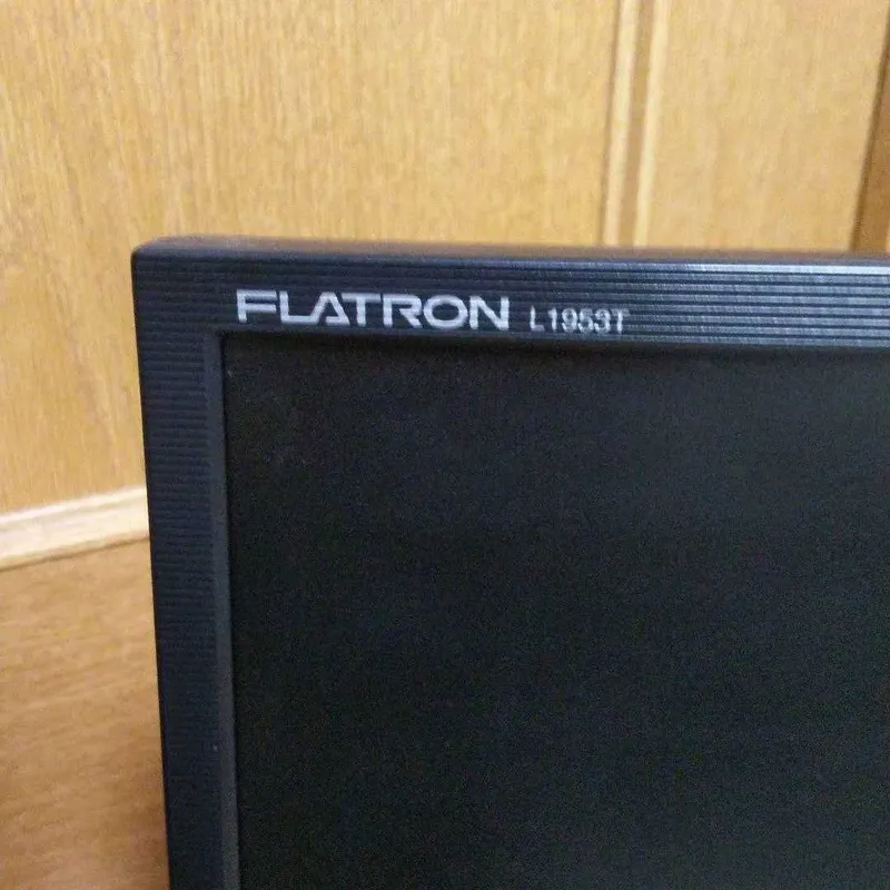 Monitor LED FLATRON L1935T — фото 3