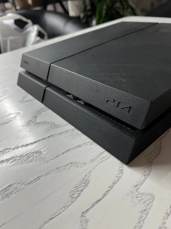 PlayStation 4, 1 геймпад, внутри есть игры, не вскрывалась, не перегревается 3 PlayStation 4, 1 геймпад, внутри есть игры, не вскрывалась, не перегревается 3