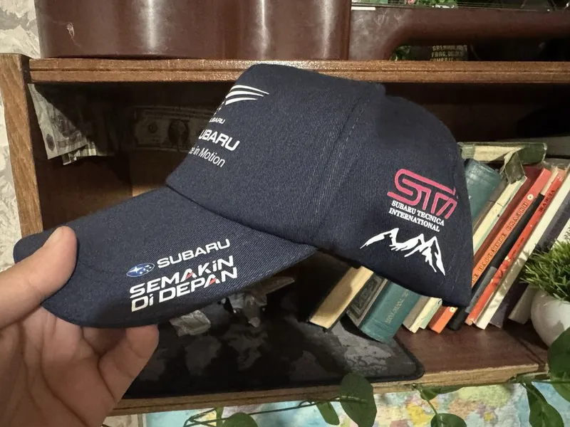 Продаются кепка два Subaru Wrx Sti Shell одной белый
