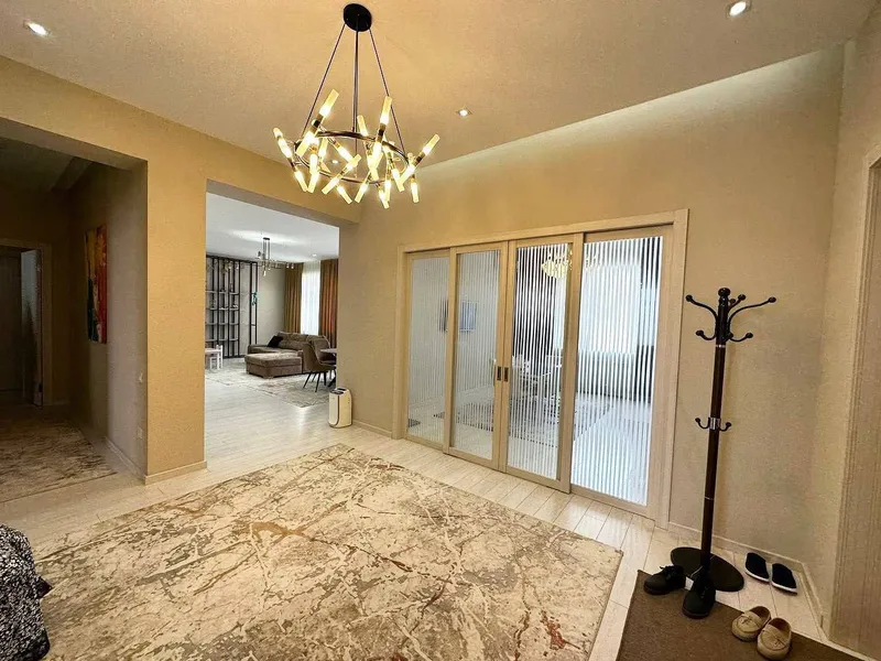 Продаётся 4-комнатная квартира, 182 м², 7/7, Мирабадский район 9