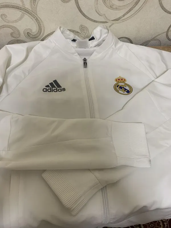 Продам мужскую ветровку Real Madrid USA