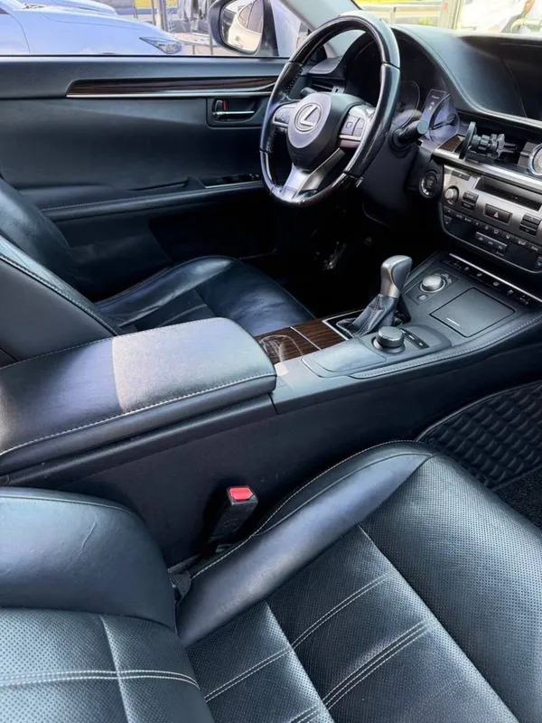 Lexus 250 белый автомат коробка 5 Lexus 250 белый автомат коробка 5