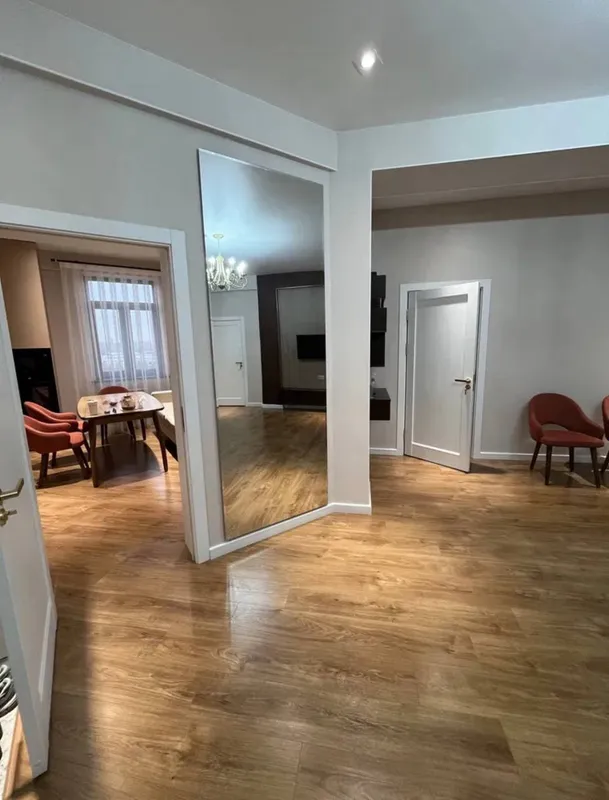 Yakkasaroyda 130 m² maydonga ega 4 xonali kvartira sotiladi 2