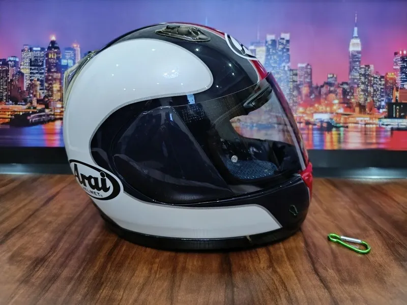 Мото шлем от Японского бренда ARAI Quantum Мото шлем от Японского бренда ARAI Quantum