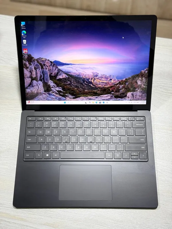 Surface Laptop 4 13.5” 2K Core i5-1145G7 16/512GB 1 Surface Laptop 4 13.5” 2K Core i5-1145G7 16/512GB 1