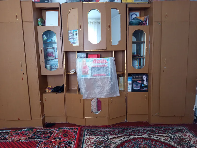 Продаётся старый большой шкаф Продаётся старый большой шкаф