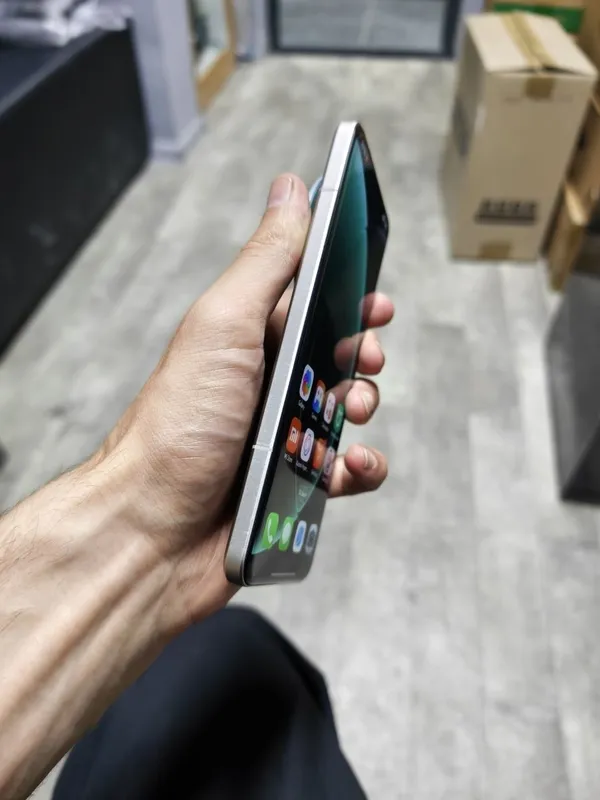 Xiaomi 15 ultra 12/256 Без дефектов Все работает супер Нету имей 5