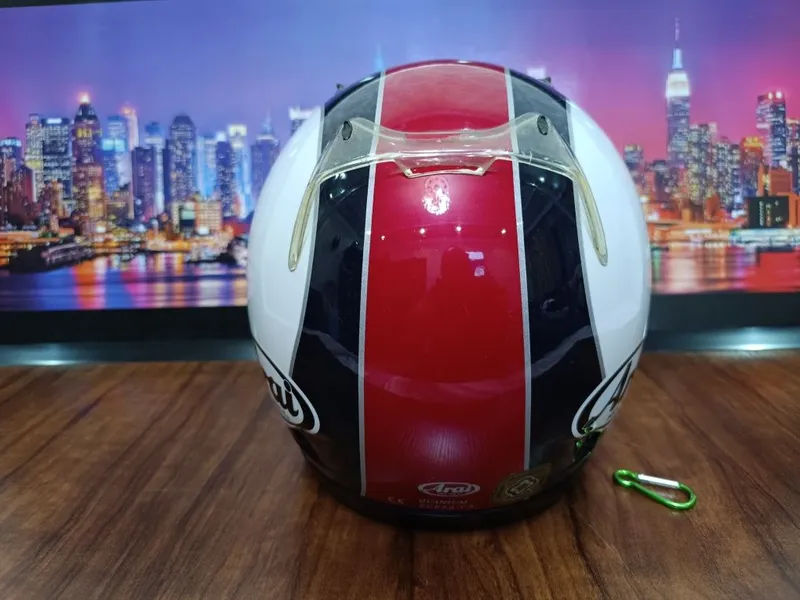 Мото шлем от Японского бренда ARAI Quantum — фото 3 Мото шлем от Японского бренда ARAI Quantum — фото 3