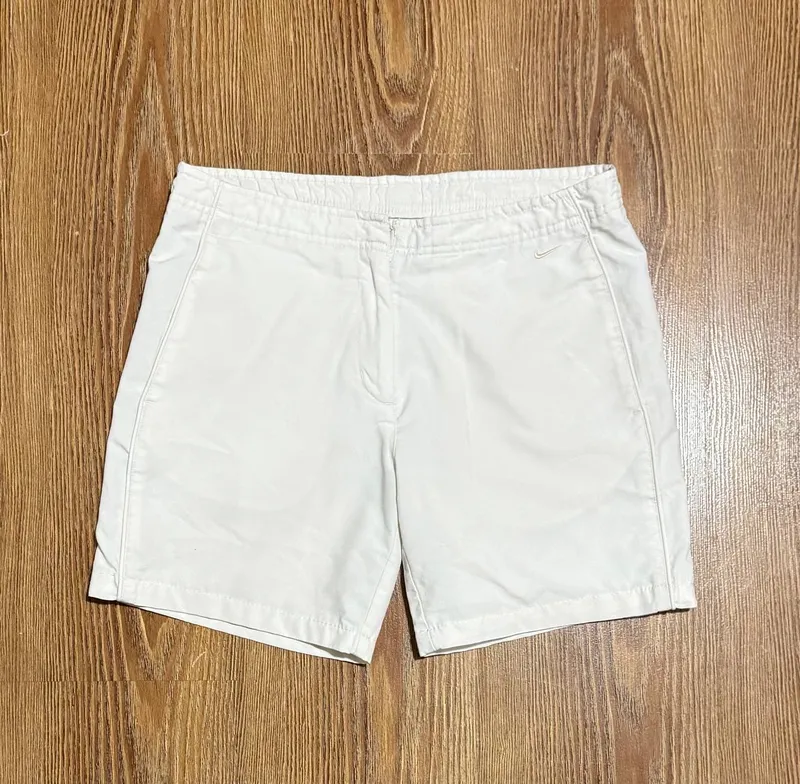 Ayollar uchun Nike shortiklari 1 Ayollar uchun Nike shortiklari 1