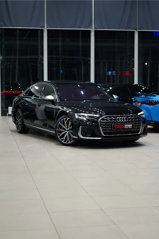Audi S8 Quattro — фото 1