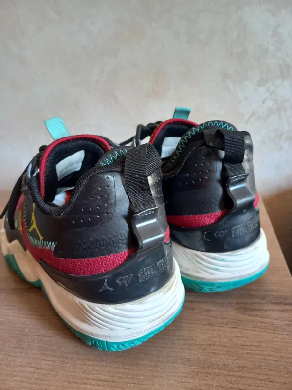 Кроссовки ZOOM б/у, р.42 5 Кроссовки ZOOM б/у, р.42 5