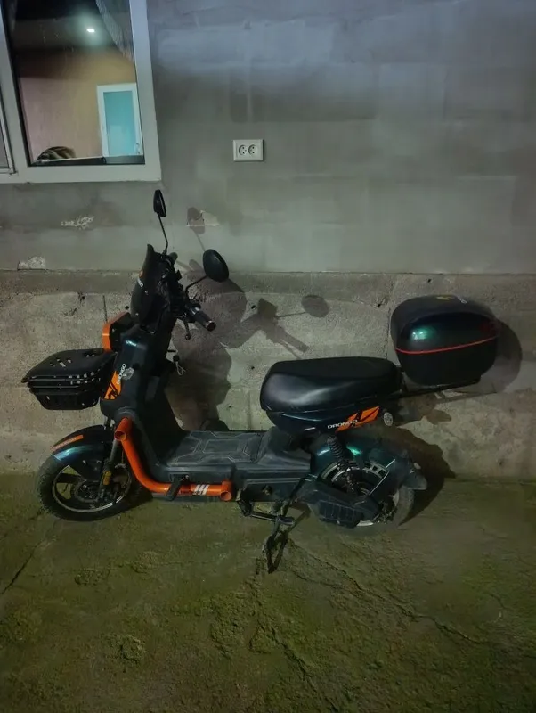 Skuter sotiladi 6 ta akumlyator manzil Angren tezligi 50ga chiqad 70km 2