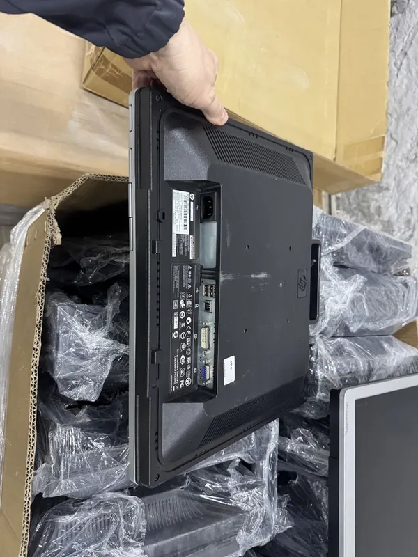 Монитор HP 19 дюймов квадрат 2 Монитор HP 19 дюймов квадрат 2