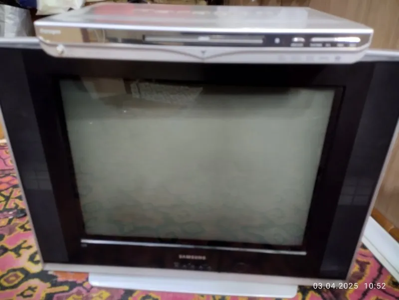 Tv LG 51 va DVD player 350 ming