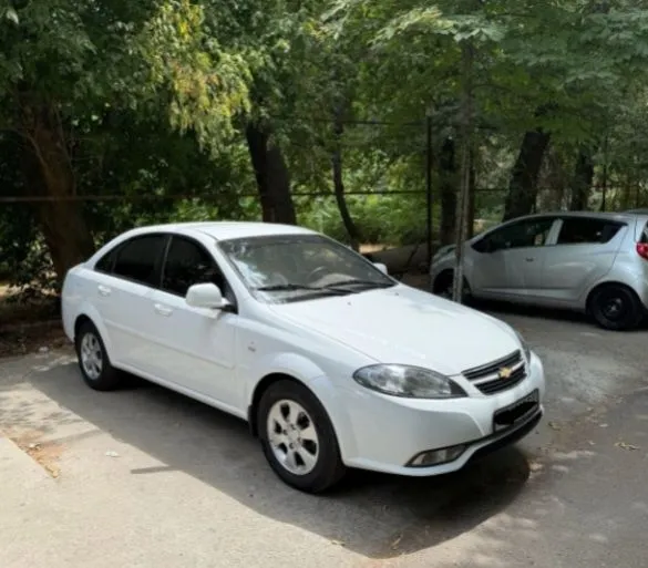 Gentra 1.5 tez va arzon sotiladi — фото 2