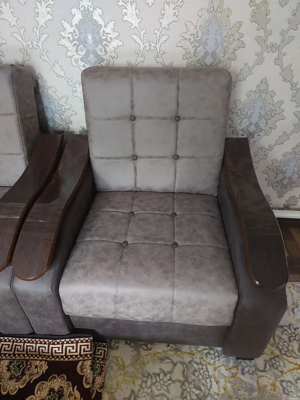 Продаётся диван. 3 млн, ещё договоримся 2 Продаётся диван. 3 млн, ещё договоримся 2