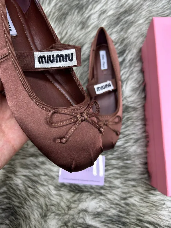 MIU MIU lux trend madel keldi qizlar baletkasi — фото 5