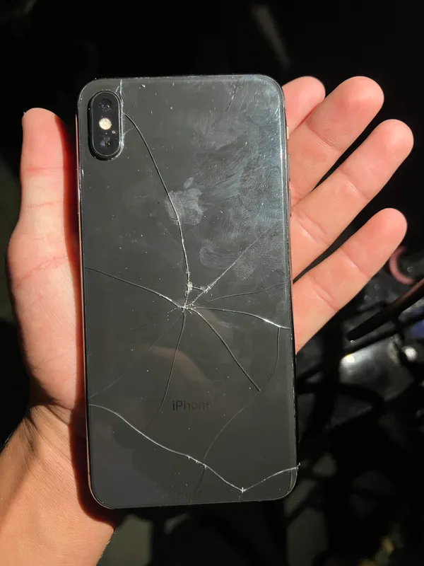 Orqa kamera ishlamaydi xs max n 1milion 200ming 4