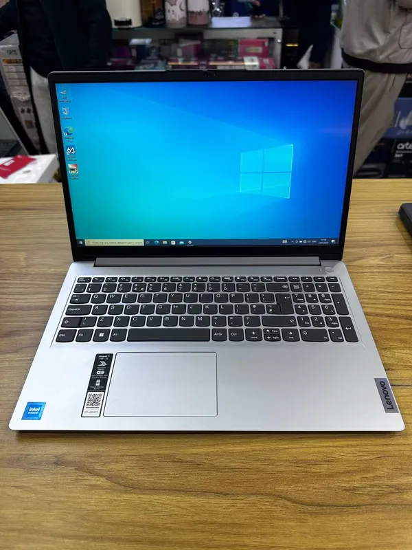 Lenovo IdeaPad 1i 5