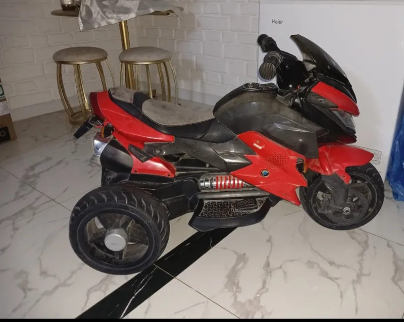 Ishlatilgan bolalar elektromototsikli va velosiped sotaman. 2