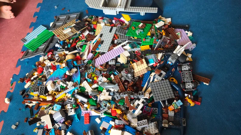 Нужен большой контейнер LEGO на 3–4 кг 1