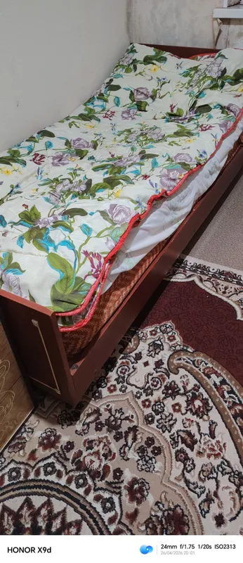 1) Продаётся кровать, 200 тысяч 1 1) Продаётся кровать, 200 тысяч 1