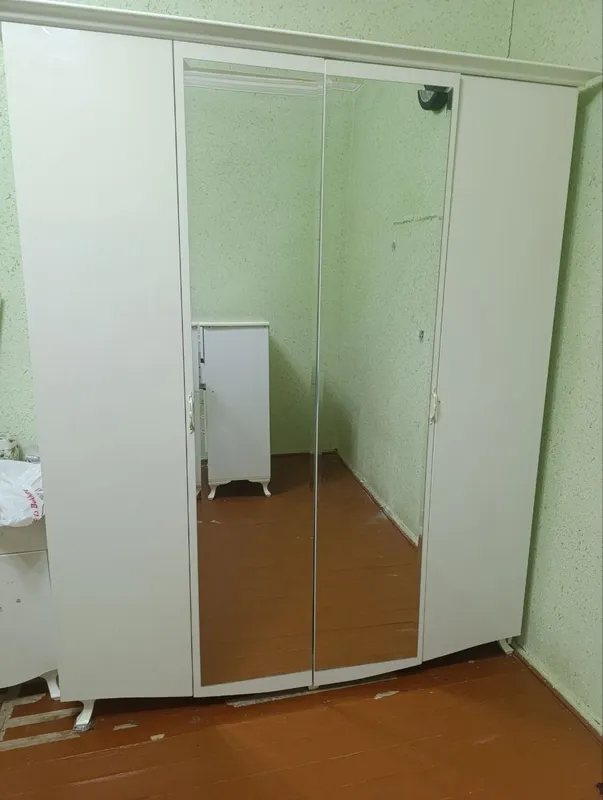 Спальня + гарнитур сотилади