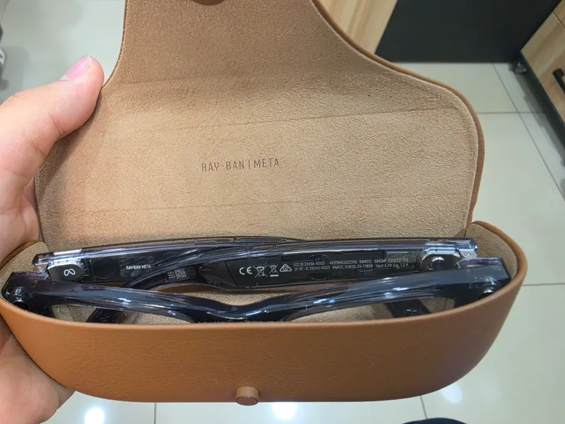 ray ban meta gen 2 wayfarer shiny transparent grey 3