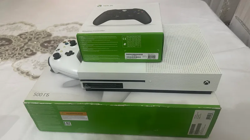 Xbox One S 500GB 3